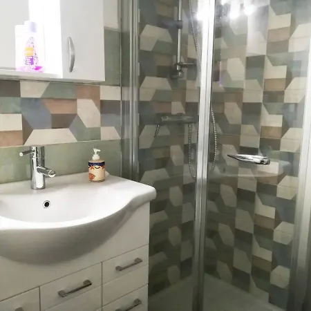 Modern With Wi-fi, Air Conditioning And Balcony; Pets Allowed Nyaraló