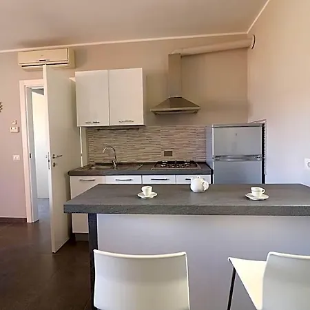 Modern With Wi-fi, Air Conditioning And Balcony; Pets Allowed Дом отдыха