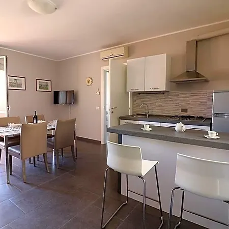 Modern With Wi-fi, Air Conditioning And Balcony; Pets Allowed Дом отдыха