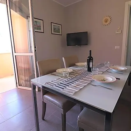 Modern With Wi-fi, Air Conditioning And Balcony; Pets Allowed * Отранто