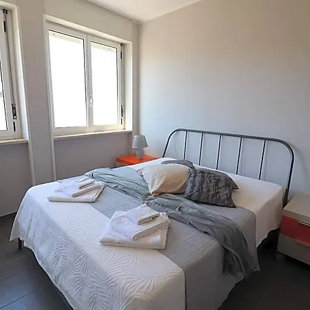 Modern With Wi-fi, Air Conditioning And Balcony; Pets Allowed Дом отдыха
