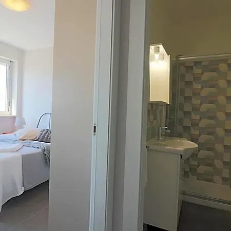 Modern With Wi-fi, Air Conditioning And Balcony; Pets Allowed Дом отдыха *