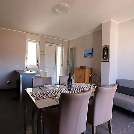 Modern With Wi-fi, Air Conditioning And Balcony; Pets Allowed Дом отдыха Отранто