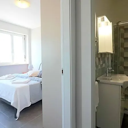 Modern With Wi-fi, Air Conditioning And Balcony; Pets Allowed Отранто