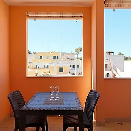 Modern With Wi-fi, Air Conditioning And Balcony; Pets Allowed Nyaraló Otranto