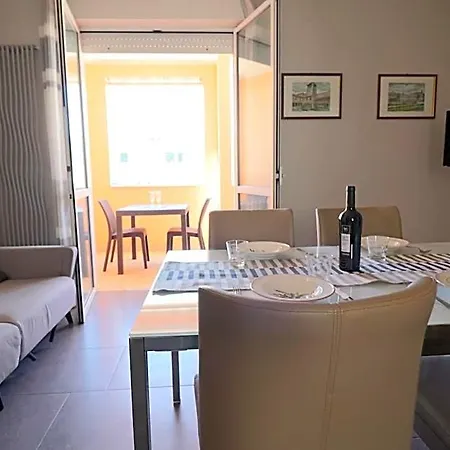 Nyaraló Modern With Wi-fi, Air Conditioning And Balcony; Pets Allowed *